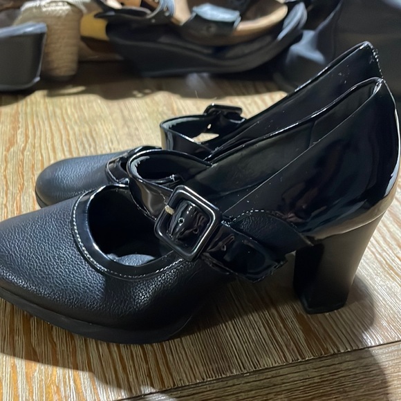 Piccadilly - Picture 1 of 3